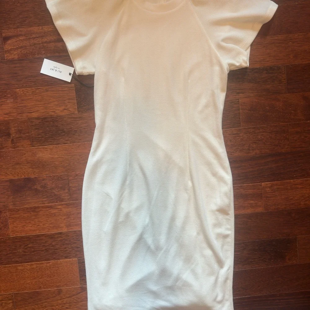 ALI & JAY White Beautiful Dress. Flowy Sleeves, Soft Textured Fabric. XL. NWT. - Picture 9 of 12